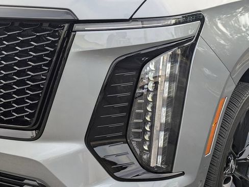 Used 2026 Cadillac Escalade Platinum Sport w/ LPO, ONYX Package AWD/4WD image 9