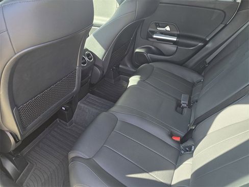 Used 2025 Mercedes-Benz GLA 250 image 12