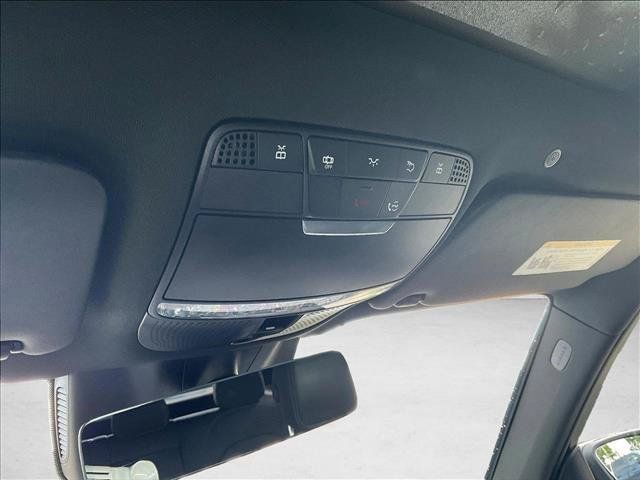 Used 2022 Mercedes-Benz GLC 300 4MATIC image 25