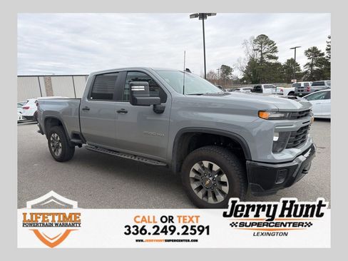 Used 2025 Chevrolet Silverado 2500 Custom image 1