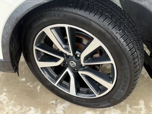 Used 2018 Nissan Rogue SL w/ Premium Package AWD/4WD image 11