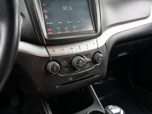 Used 2019 Dodge Journey SE w/ Safe & Sound Group FWD image 25