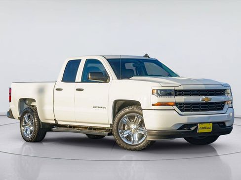 Used 2018 Chevrolet Silverado 1500 Custom w/ Custom Value Package RWD image 1