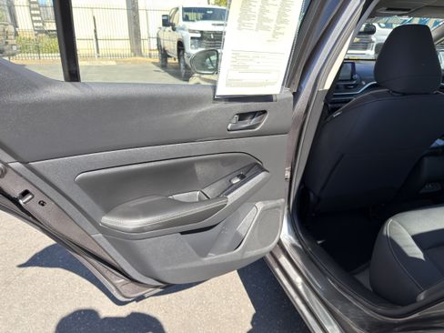 Used 2023 Nissan Altima 2.5 SV FWD image 17