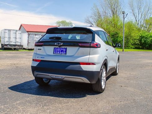 Used 2022 Chevrolet Bolt EUV LT w/ Comfort Package image 4
