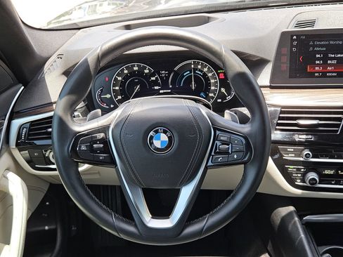 Used 2018 BMW 530e RWD image 24