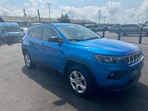 Used 2023 Jeep Compass Latitude w/ Convenience Group AWD/4WD image 11