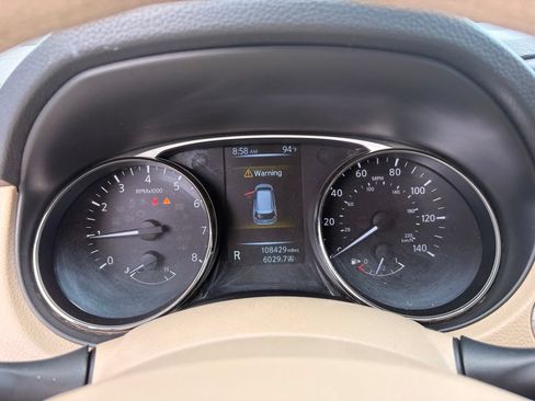 Used 2015 Nissan Rogue SV FWD image 29