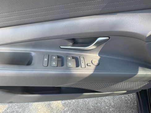 Used 2021 Hyundai Elantra SE FWD image 23