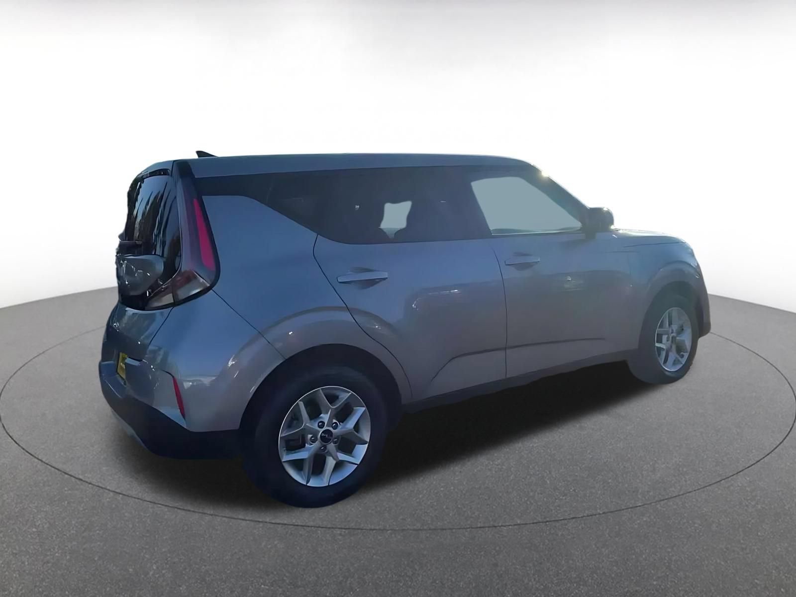Used 2025 Kia Soul LX w/ LX Technology Package FWD image 13