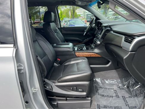 Used 2020 Chevrolet Suburban Premier AWD/4WD image 17