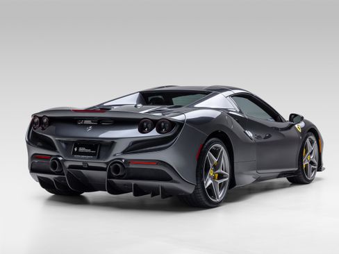 Certified 2022 Ferrari F8 Tributo RWD image 8