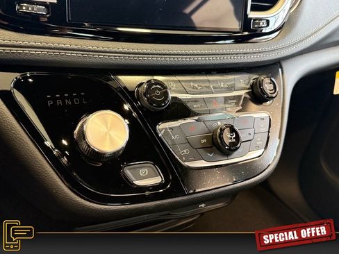 New 2026 Chrysler Pacifica Select image 15