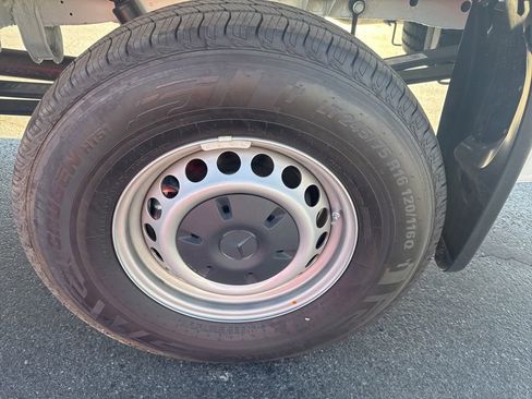 Used 2025 Mercedes-Benz Sprinter 2500 image 24