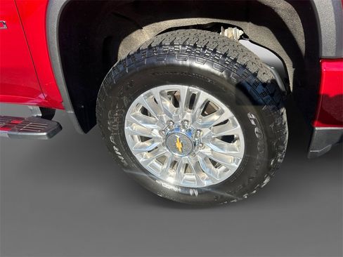 Used 2023 Chevrolet Silverado 2500 High Country w/ Technology Package image 16