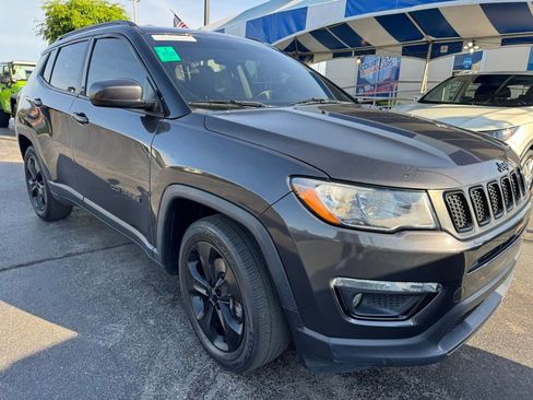 Used 2019 Jeep Compass Latitude FWD image 5