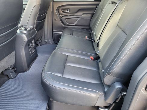 Used 2019 Nissan Titan SL w/ Midnight Edition image 6