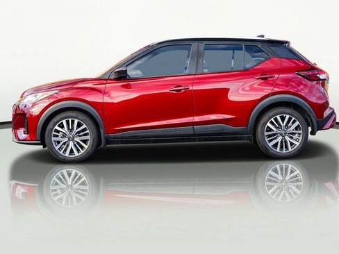 Used 2023 Nissan Kicks SV image 6
