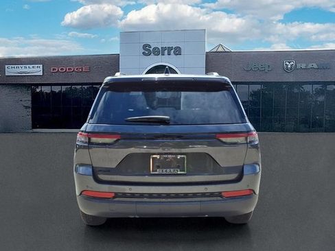 Used 2024 Jeep Grand Cherokee Altitude AWD/4WD image 6