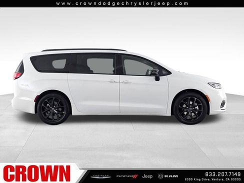 New 2026 Chrysler Pacifica Select w/ S Appearance Package image 4