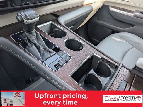 Used 2021 Toyota Sienna XLE image 22