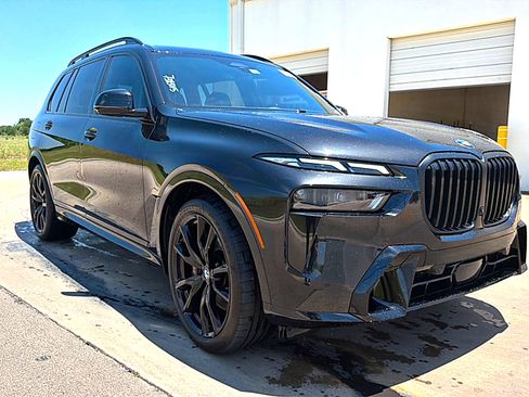Certified 2024 BMW X7 xDrive40i w/ Executive Package AWD/4WD image 3