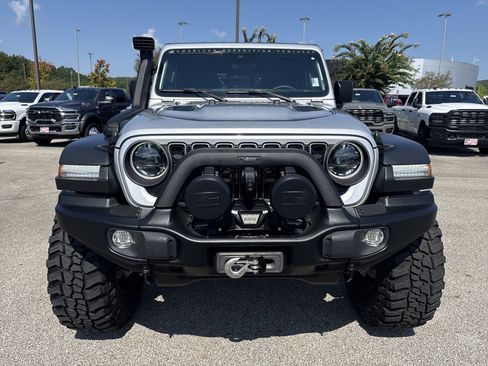 Used 2024 Jeep Gladiator Rubicon w/ Technology Group AWD/4WD image 2