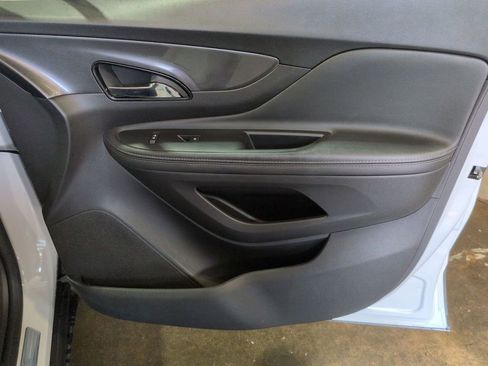 Used 2022 Buick Encore Preferred AWD/4WD image 29