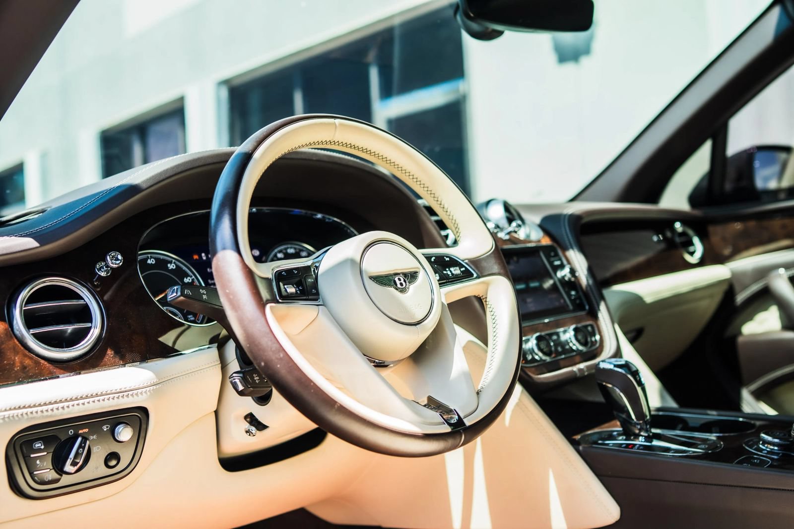 Used 2018 Bentley Bentayga AWD/4WD image 12