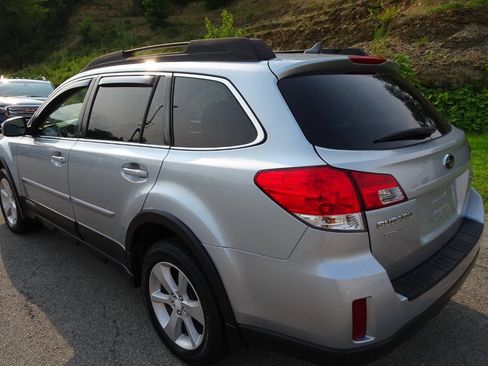Used 2014 Subaru Outback 2.5i Premium w/ Accessory Value Package (OYX) AWD/4WD image 8