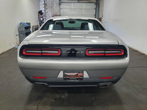Used 2017 Dodge Challenger SXT image 6