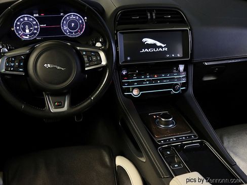 Used 2020 Jaguar F-PACE S image 17
