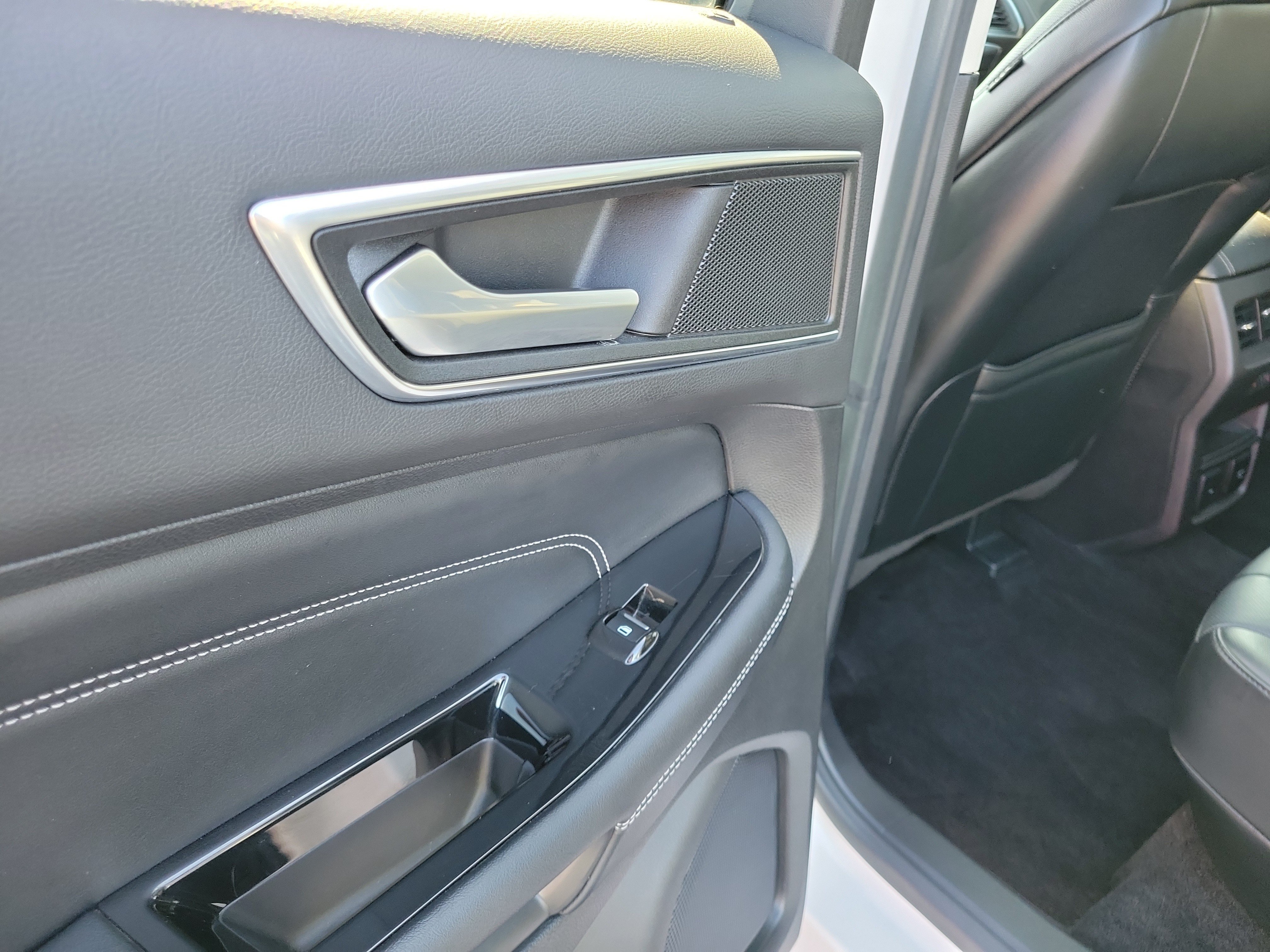Used 2016 Ford Edge Titanium w/ Equipment Group 302A FWD image 13