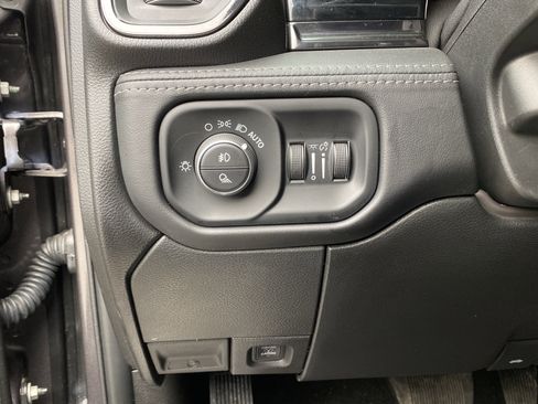 Used 2025 RAM 3500 Limited image 31