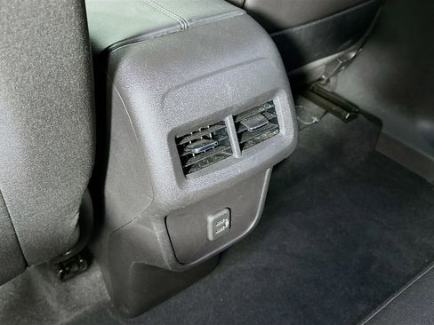 Used 2024 GMC Terrain SLE w/ Driver Convenience Package image 32