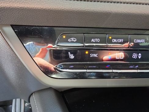 Certified 2023 Buick Envision Preferred FWD image 21