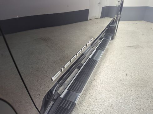 Used 2024 GMC Sierra 2500 SLT w/ SLT Premium Package image 10