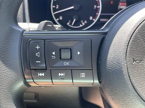 Used 2024 Nissan Rogue SV FWD image 20