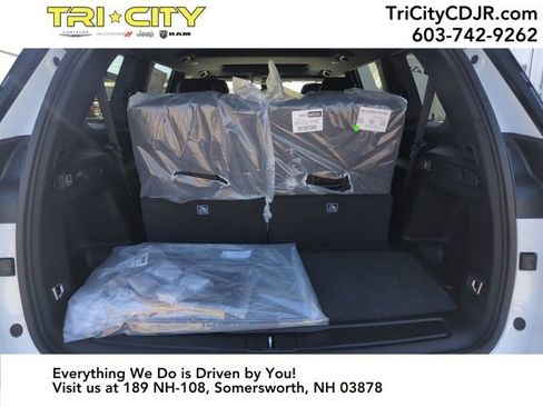 New 2025 Jeep Grand Cherokee L Altitude image 17