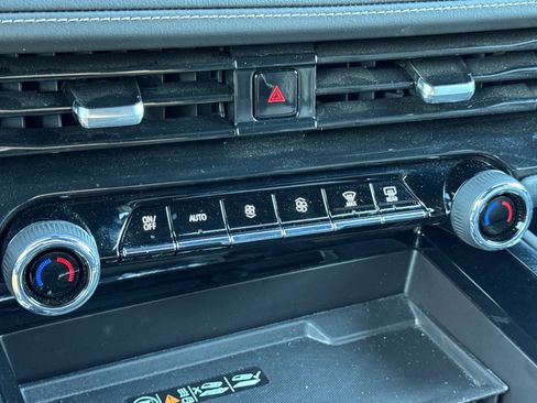 Used 2025 Chevrolet Suburban Premier image 33