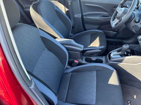 Used 2025 Nissan Versa SV image 34