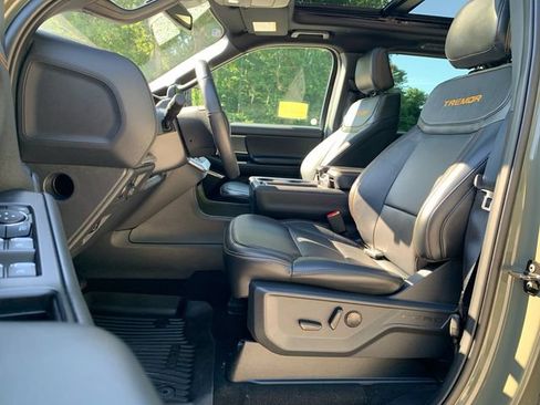 Used 2025 Ford Expedition Tremor AWD/4WD image 32