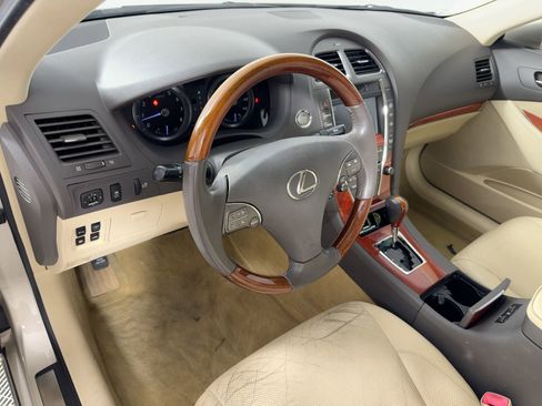 Used 2011 Lexus ES 350 image 4