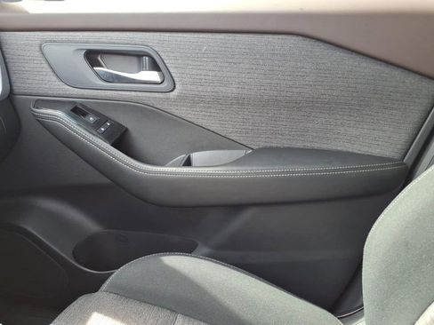 Used 2023 Nissan Rogue SV image 25