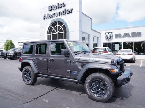 Used 2023 Jeep Wrangler Unlimited w/ Cold Weather Group AWD/4WD image 1