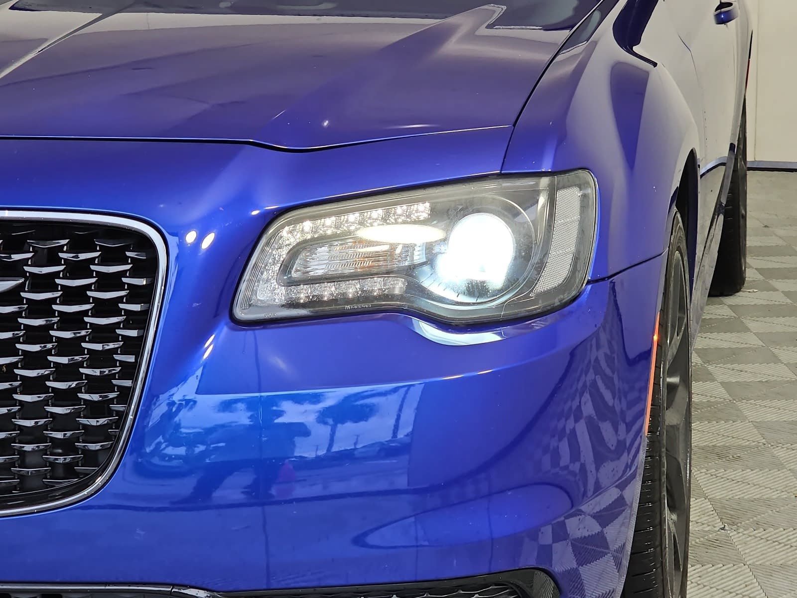 Used 2021 Chrysler 300 Touring w/ Sport Appearance Package RWD image 27
