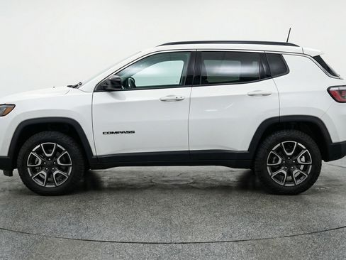 Used 2025 Jeep Compass Trailhawk AWD/4WD image 5