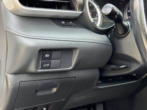 Used 2022 Toyota Highlander XLE FWD image 9