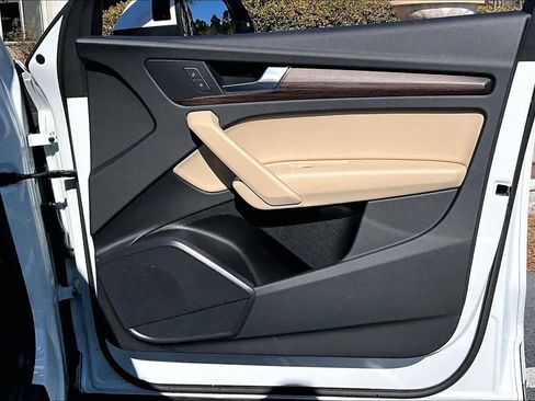 Used 2023 Audi Q5 Premium w/ Convenience Package image 22