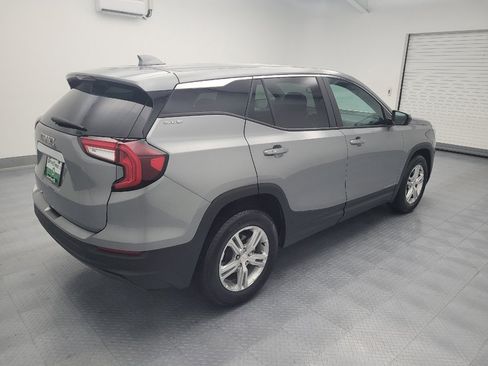 Used 2024 GMC Terrain SLE FWD image 10